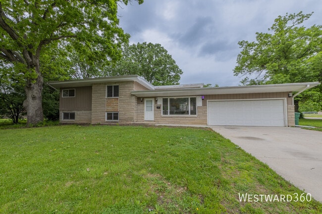 Photo - 2221 Belmont Ave