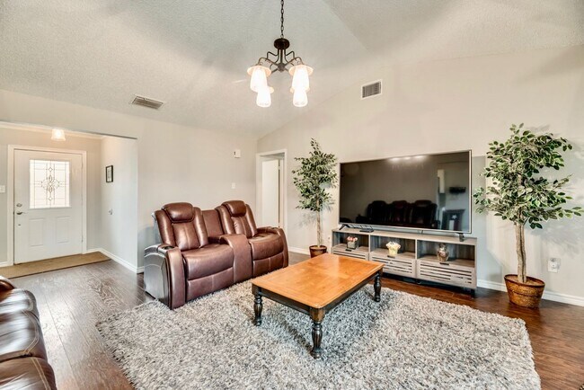 Photo - 425 Country View Ln