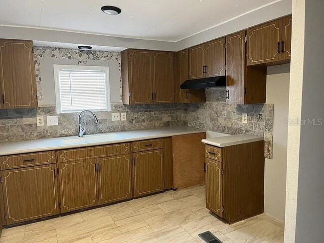 Photo - 15435 Lakeshore Villa St