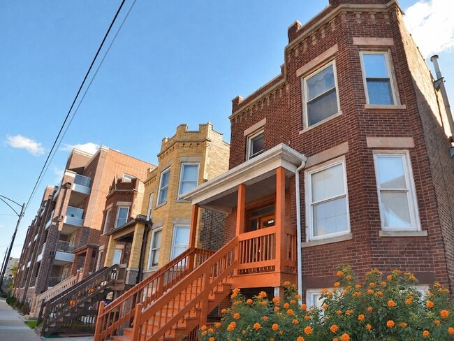 Building Photo - 2719 W Belmont Ave Unit 1