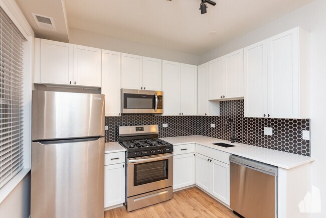 Photo - 655 W Wrightwood Ave