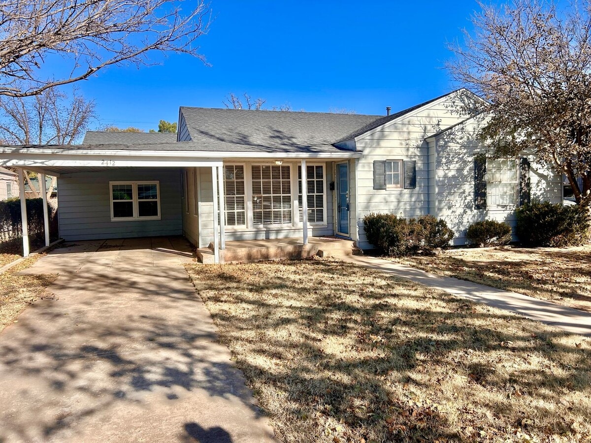 3 bed 2 bath with Sunroom! - 3 bed 2 bath with Sunroom!