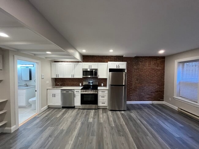 Photo - 10 Wellington St Unit B