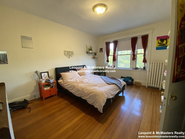 Photo - 1788 Beacon St