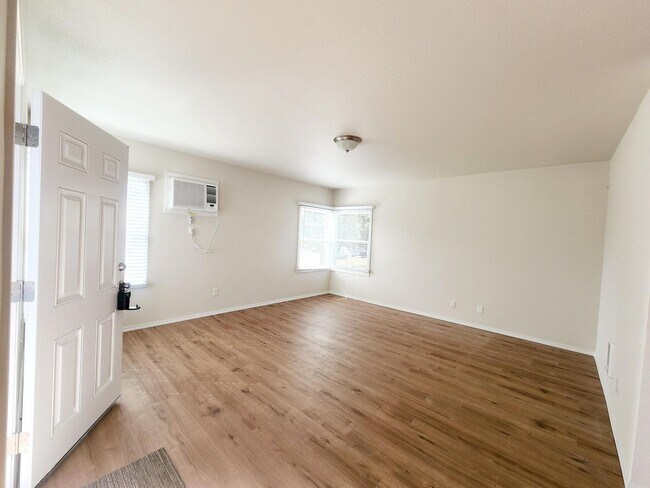 Photo - SEPTEMBER RENT FREE!