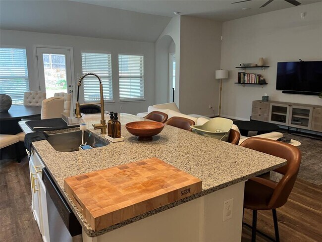 Photo - 1080 Leadtree Loop