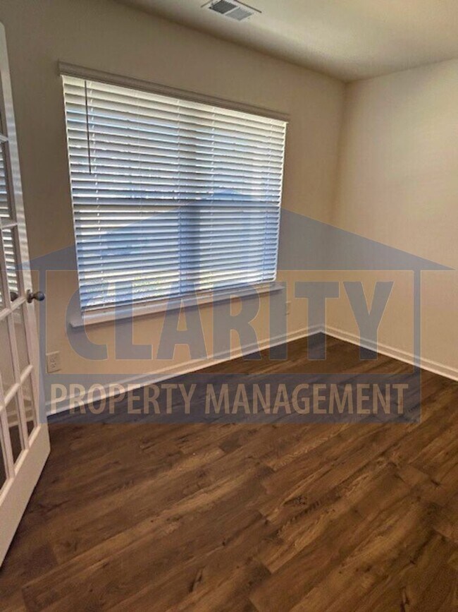 Photo - ***Pay no rent for May!***