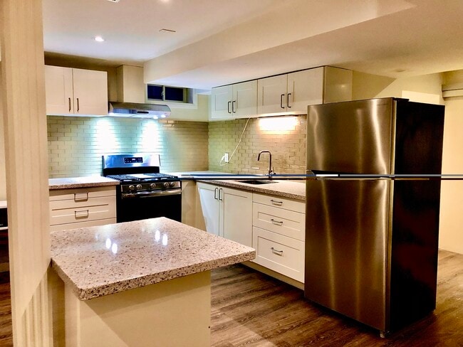 Kitchen - 1543 Polesden Dr Unit Basement Apartment 1.5 Bed