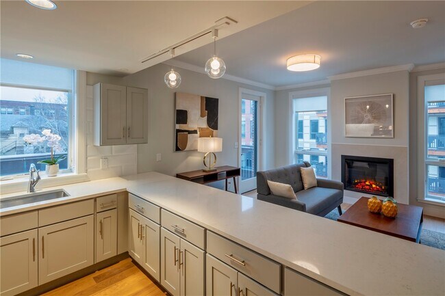 Photo - 105 W Court St
