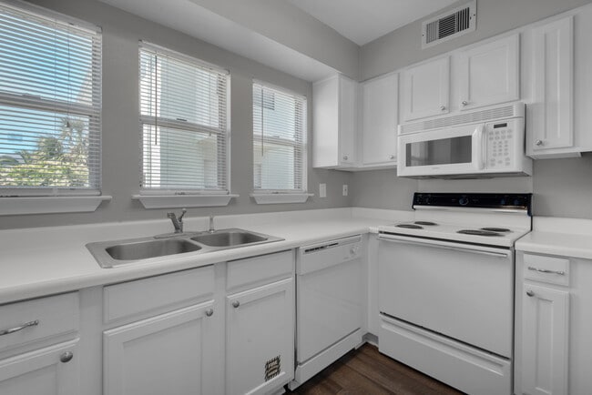 223 - Somerset Oceanside Apartments