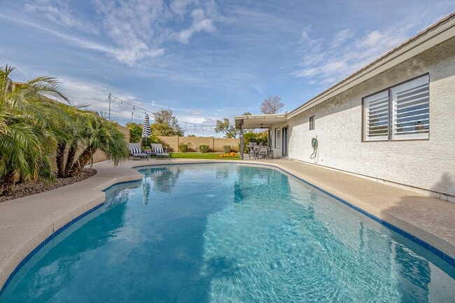 Heated Pool - 413 E Harwell Rd House