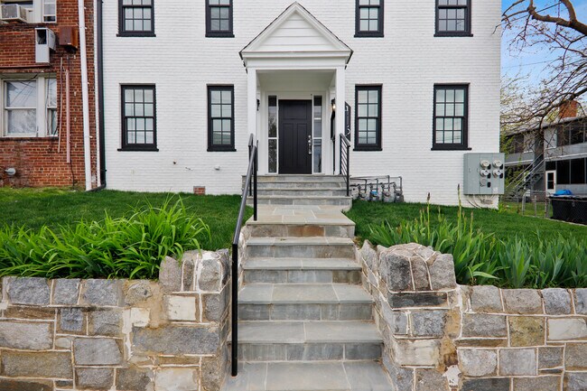 Building Photo - KD Flats Unit 1