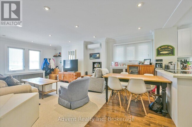 Photo - 63 Burnaby Blvd Unit MAIN FLOOR