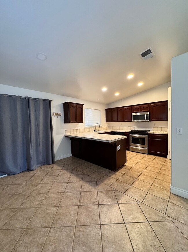 Photo - SW Home 3bed 2bath + office space $2300rent/deposit