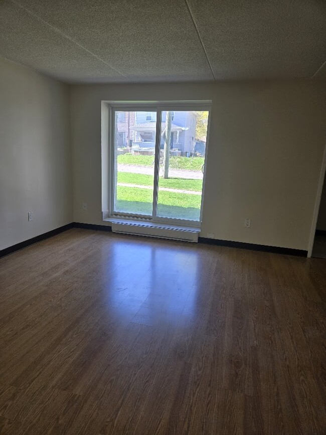 Photo - 26 Ormond St N