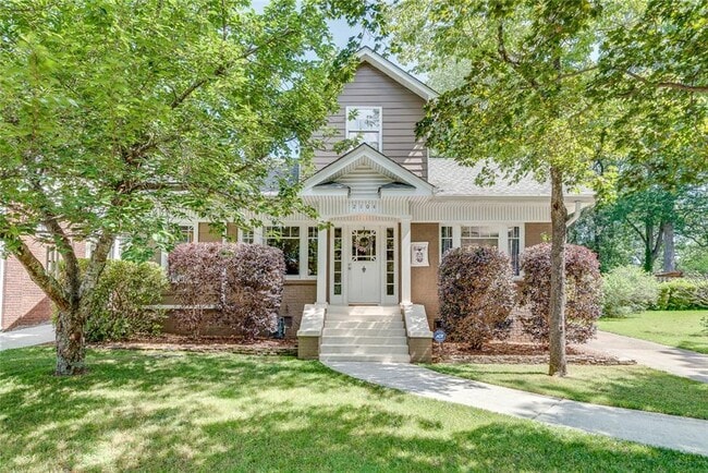 2104 Delano Dr NE