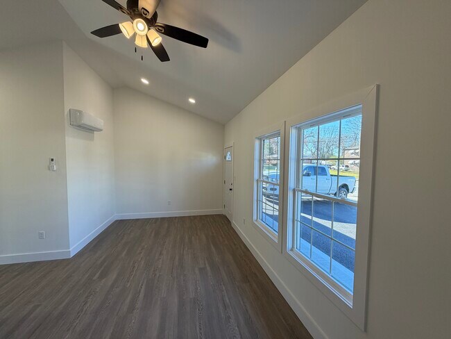 800 E Engineer St Unit 4