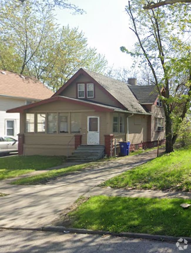 Building Photo - Coming Soon! Section 8 Accepted! Renovatio... Rental