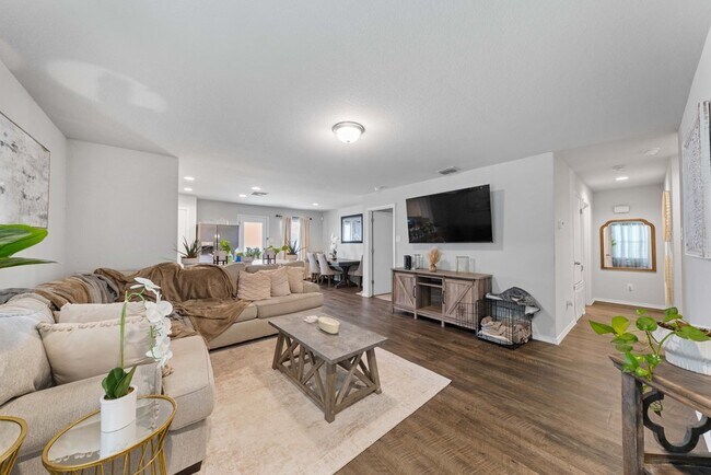 Spacious 3-Bed Home with Pool Access, Trails, and Fenced Yard in Converse