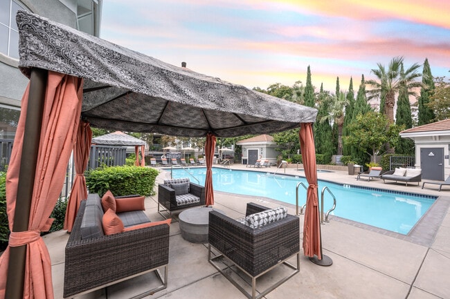 Building Photo - Villa Del Sol