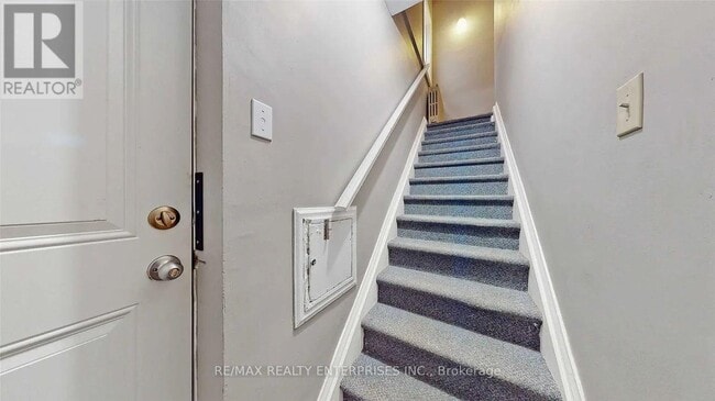 Photo - 255 Lakeshore Rd E