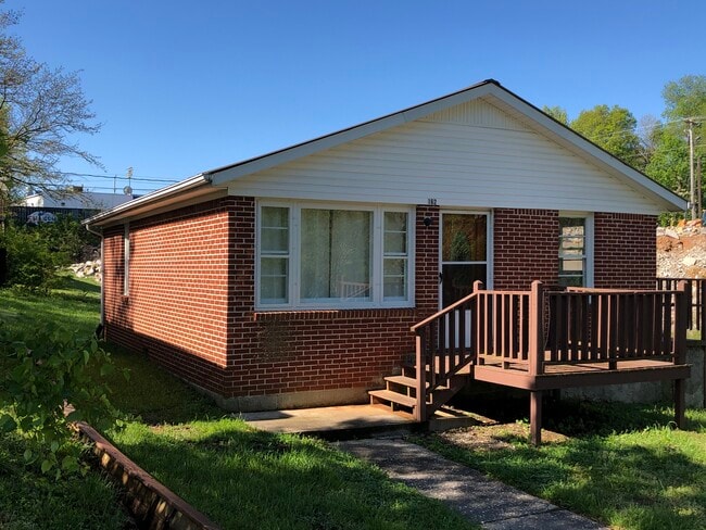 Building Photo - 162 W 14th St