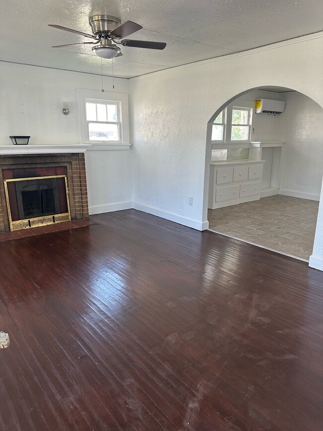 Photo - 825 S Maryland St