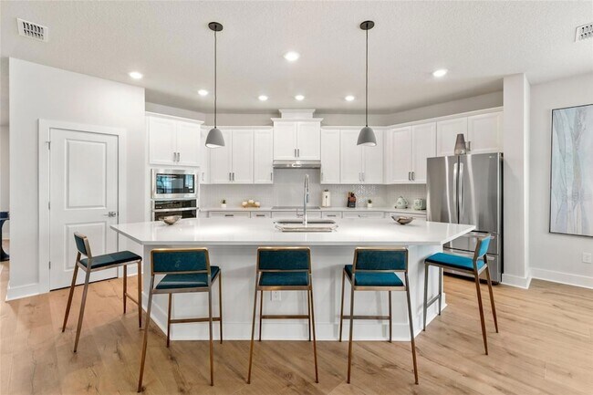 Photo - 526 Limerick Pl