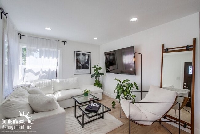 Photo - Beautifully Remodeled 4Bdm 2Ba Home with Detached Room/Gym Home in Talmadge Neighborhood.