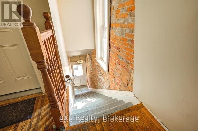 Photo - 100 Downie St