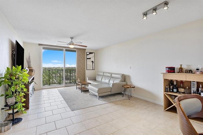 Photo - 1800 N Andrews Ave Unit 9i