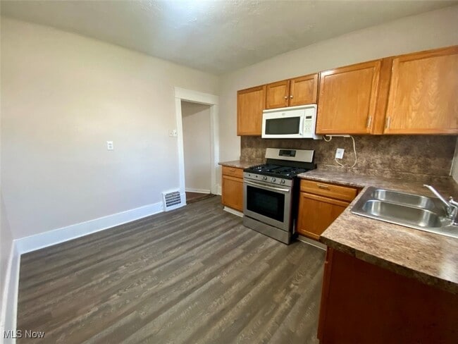 Photo - 39 Brown St Unit Down