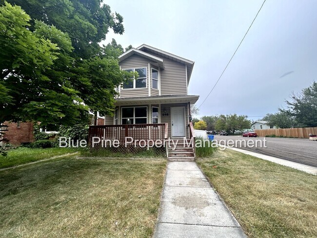 Photo - 648 E Poplar St House