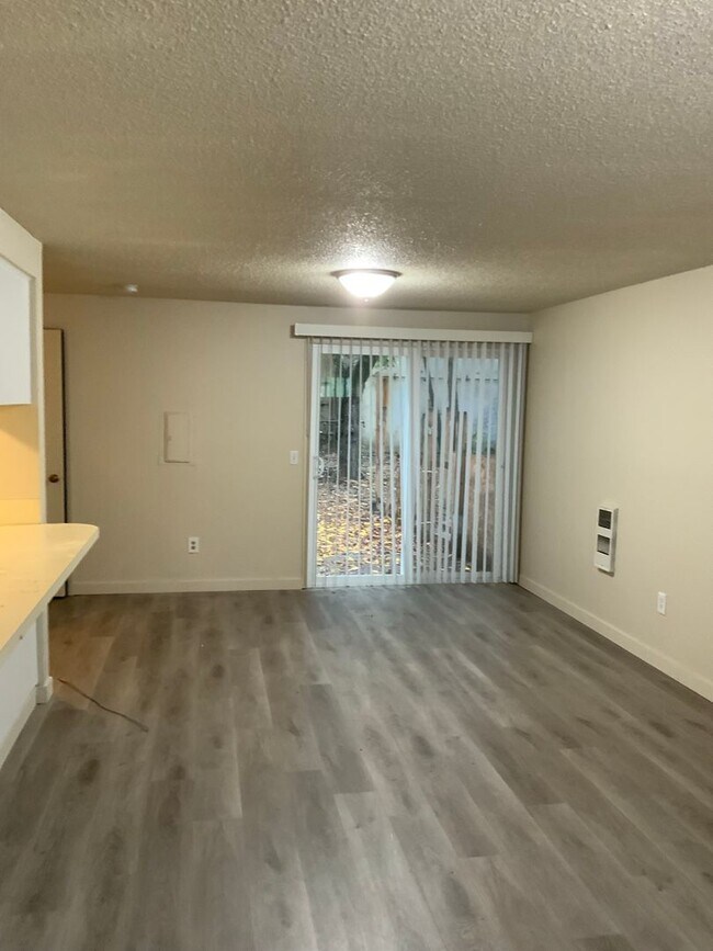 Photo - ** COMING SOON!** Cozy 2 Bed/1.5 Bath Cond... Unidad 203/3