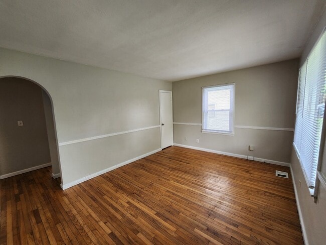 Photo - Charming 3 Bedroom Home in Indianapolis with Spacious Layout and Convenient Location!