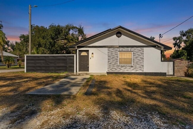 Photo - 502 Tweed Ave