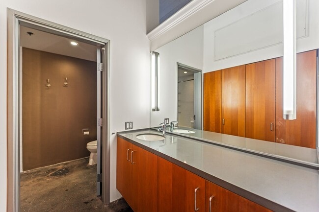 1855 Industrial St Unit 413