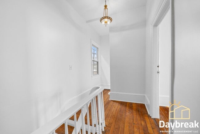 112 E Anderson St Unit 112 E Anderson St. B (Upstairs)