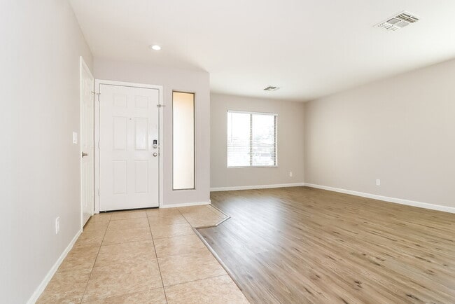 Photo - 2112 W Burgess Ln