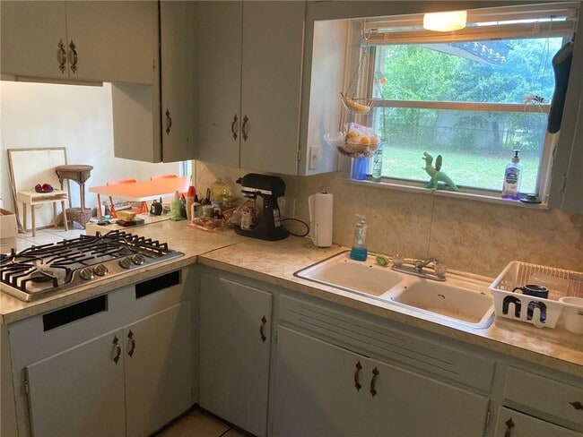 Photo - 1616 Glencrest Dr