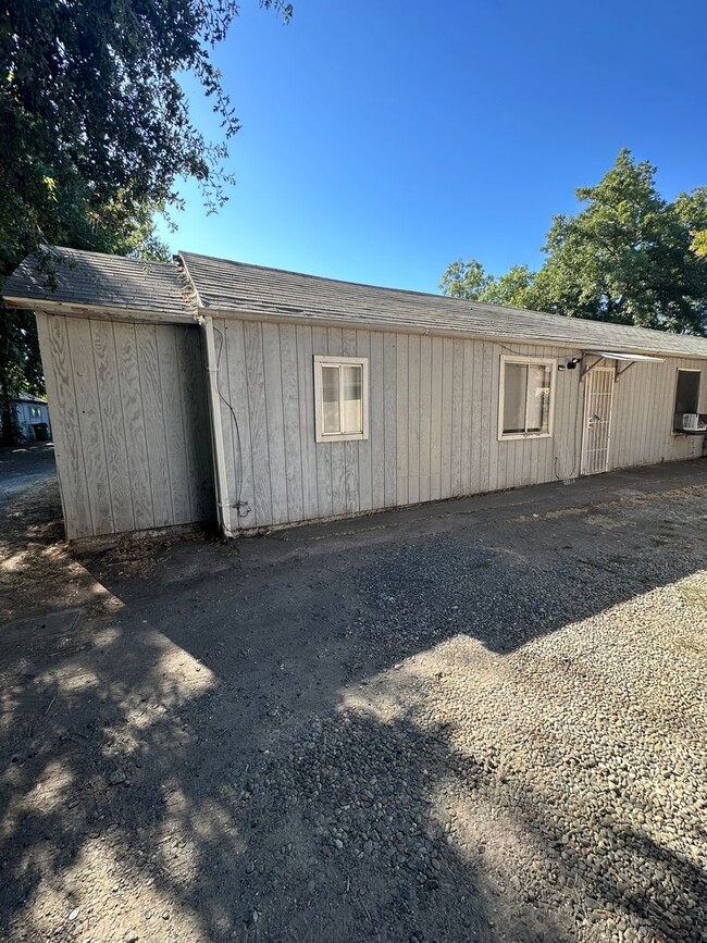 Building Photo - 1309 Hemlock St Unit C Rental