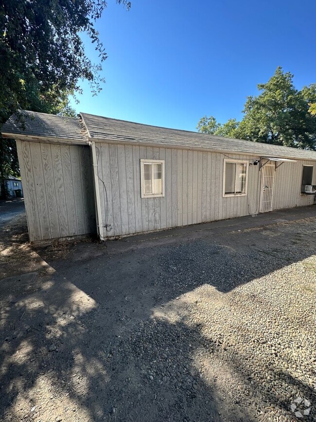 Building Photo - 1309 Hemlock St Unit C Rental