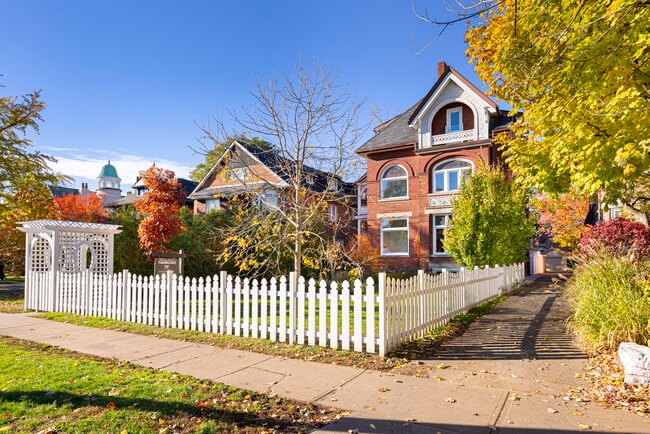 Photo - 178 High Park Av