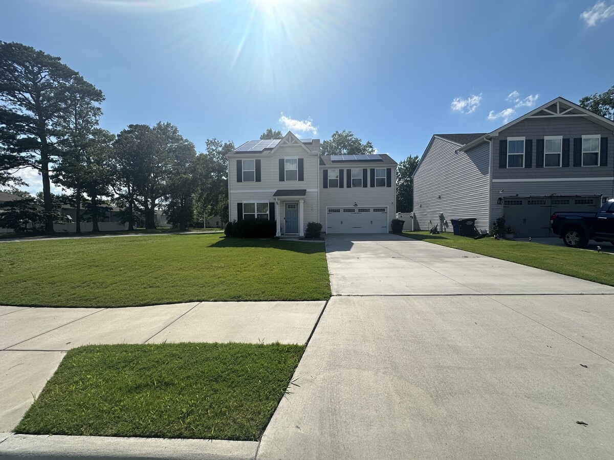Photo - 304 Forecastle St