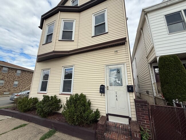 Building Photo - 144 Midland Ave Rental