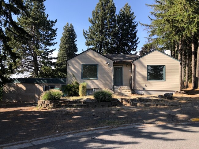 Building Photo - 1200 NE McGee St Unit B