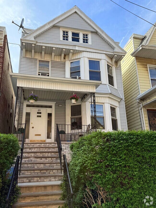 Building Photo - 69 Van Reypen St Unit 1 Rental