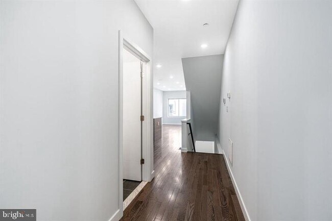 Photo - 1752 N Marshall St Unidad 1