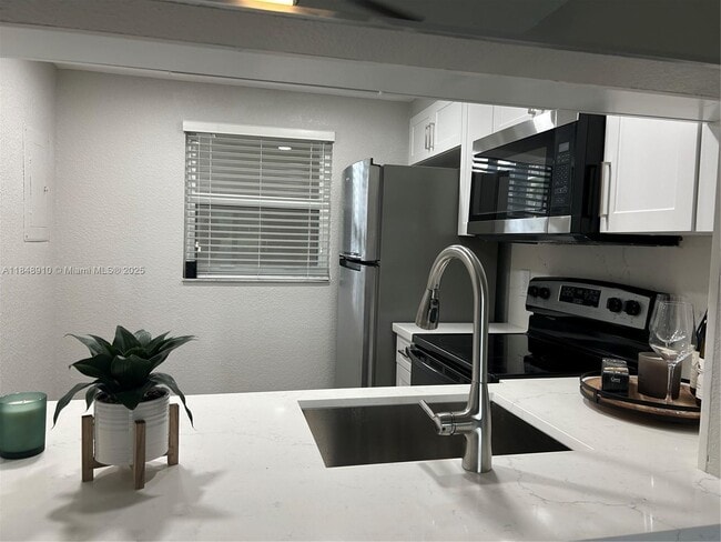 Photo - 9450 Poinciana Pl Unidad 108