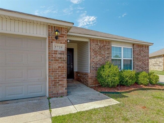 Photo - 1720 Castle St